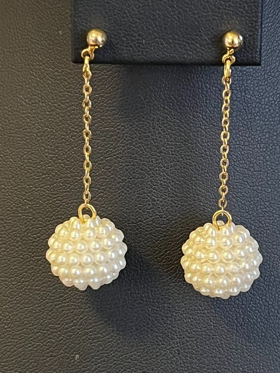 Avon Jewelry - Vintage 1991 Avon Snowball Dangle Earrings